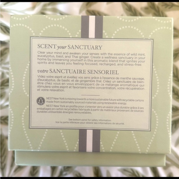 NEST New York Wild Mint & Eucalyptus 3-Wick Candle - Picture 2 of 3